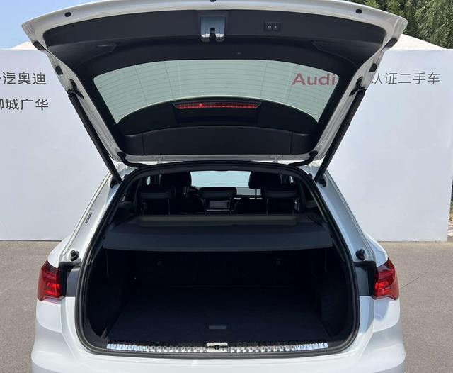 Mercedes-Benz SLK AMG 2024 #10 Mercedes-Benz SLK AMG 2024 صورة سيارة #10