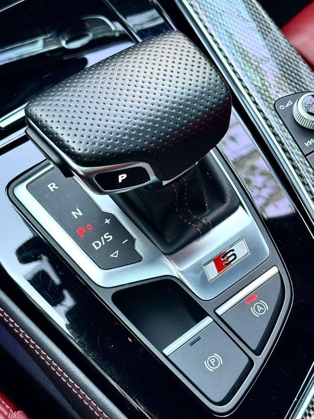 Audi S4 2023 car image #10