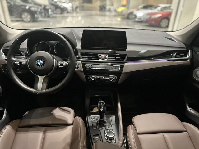 BMW X7 M60i 2022 car image #10