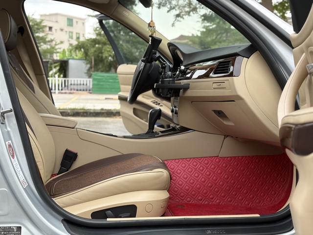 BMW i5 M60 2011 car image #10