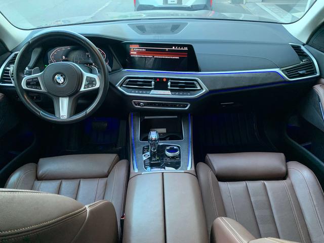 BMW X7 M60i 2019 car image #10