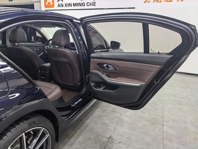 BMW M760Le 2023 #10 BMW M760Le 2023 car image #10