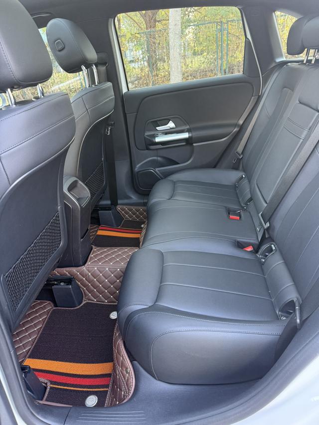 Mercedes-Benz B Class 2020 immagine di auto #10