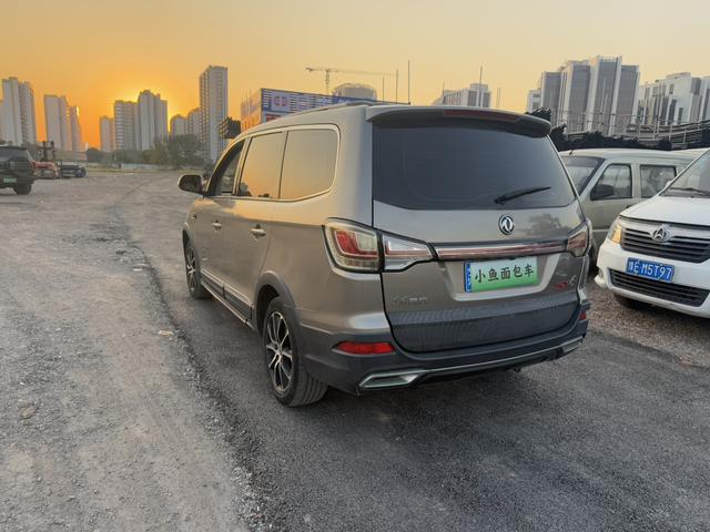 Forthing JOYEAR X6 2017 #10 Forthing JOYEAR X6 2017 car image #10