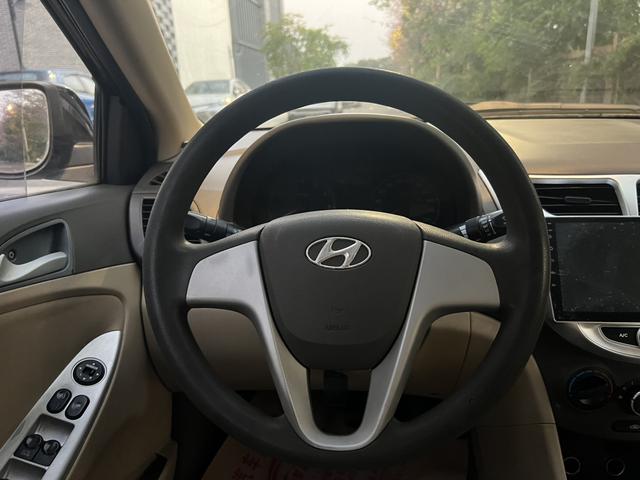 Hyundai Reina 2010 car image #10