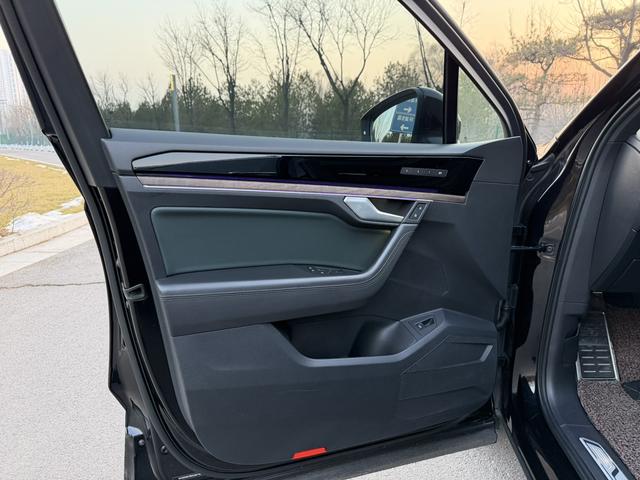Volkswagen Touareg 2018 car image #10