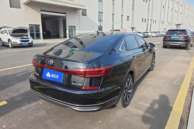 Volkswagen Passat 2021 car image #10