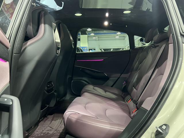 MI SU7 2024 car image #10
