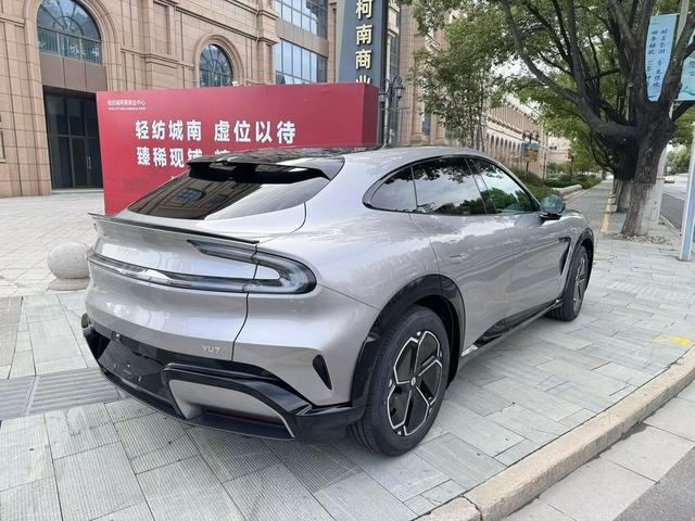 MI YU7 2025 #10 MI YU7 2025 car image #10
