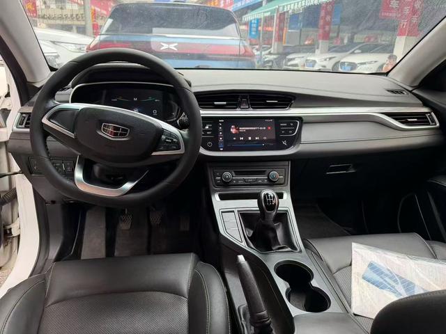 GEELY Emgrand 2019 car image #10
