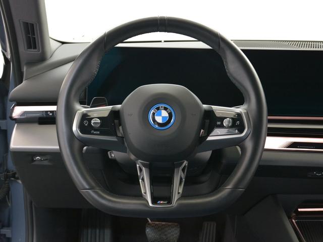 BMW i5 2024 car image #10