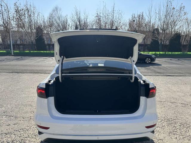 GEELY Emgrand 2024 car image #10
