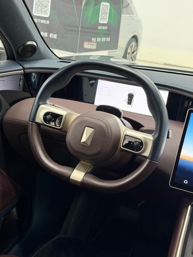 Avatr 11 2024 car image #10
