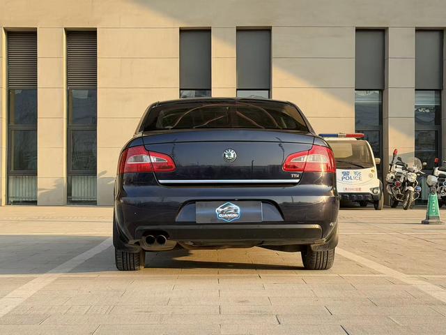 Skoda Superb 2012 car image #10