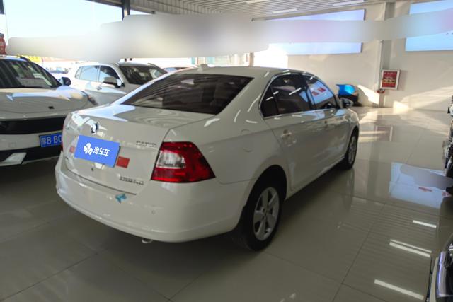 Skoda Rapid 2017 car image #10