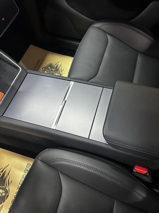 Tesla Model Y 2025 car image #10