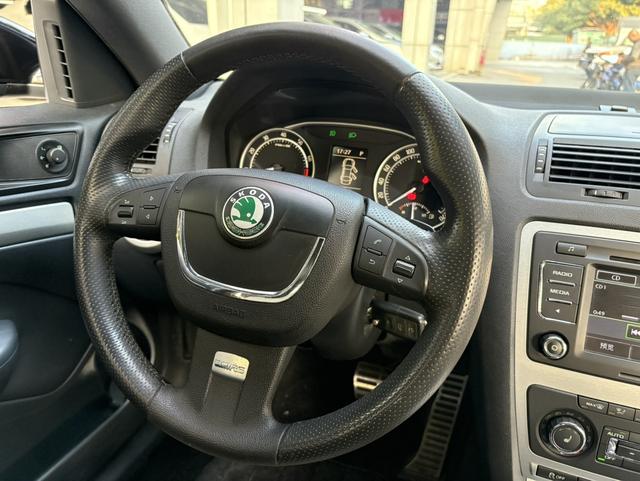 Skoda Octavia 2012 car image #10