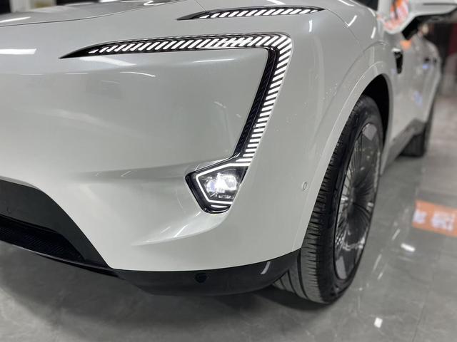 Avatr 11 2023 car image #10