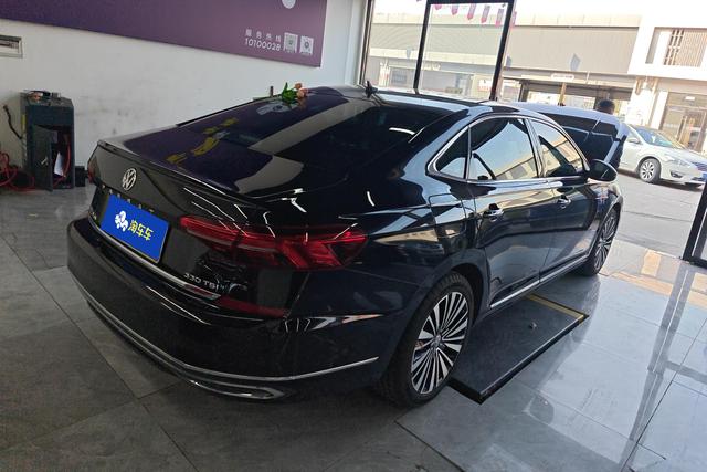 Volkswagen Passat 2019 car image #10