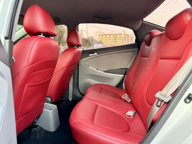 Hyundai Reina 2013 car image #10