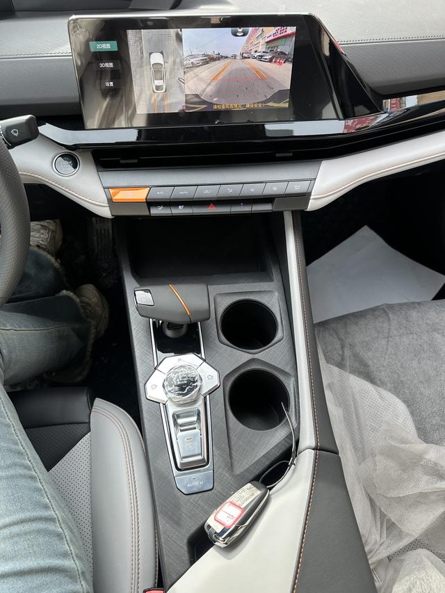 Changan UNI-V iDD 2025 car image #10