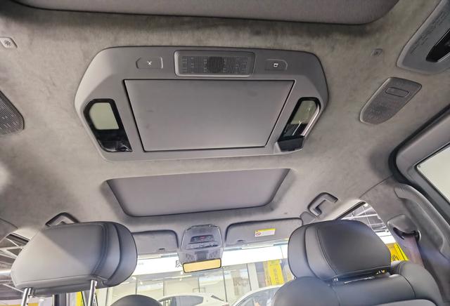 极氪 极氪009 2025 汽车图片 #10