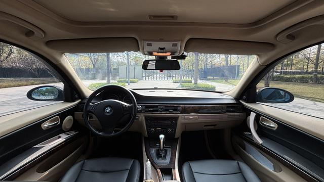 BMW 3 Series 2009 car image #10