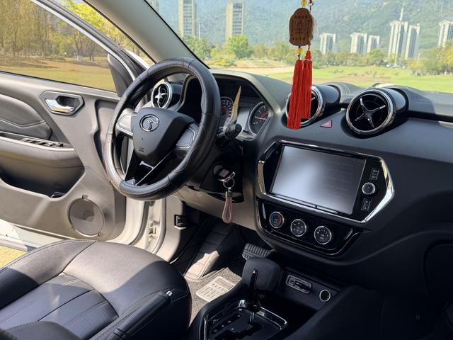 Soueast DX3 2020 car image #10