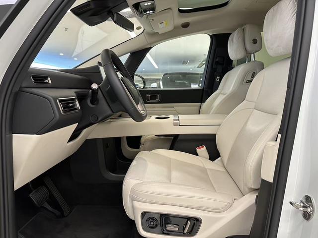 理想汽车 理想MEGA 2025 汽车图片 #10