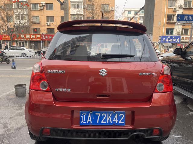 Suzuki Swift 2013 car image #10