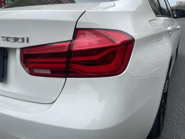 BMW 3 Series 2019 car image #10