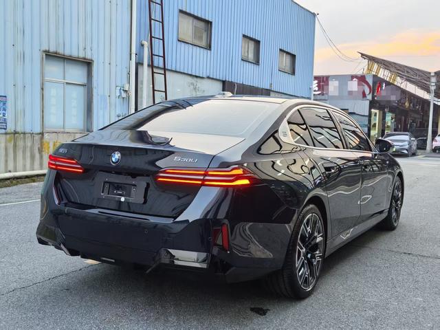 BMW 5 Series 2025 #10 BMW 5 Series 2025 car image #10