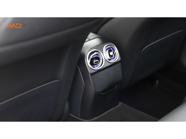 Mercedes-Benz C Class 2024 صورة سيارة #10