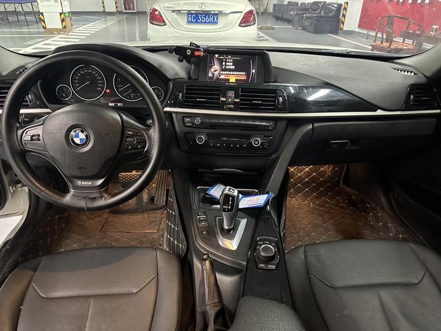 BMW 3 Series 2018 car image #10