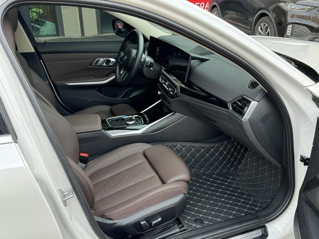 BMW i3 2023 immagine di auto #10