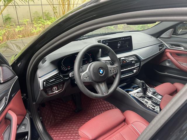 BMW 5 Series 2023 immagine di auto #10