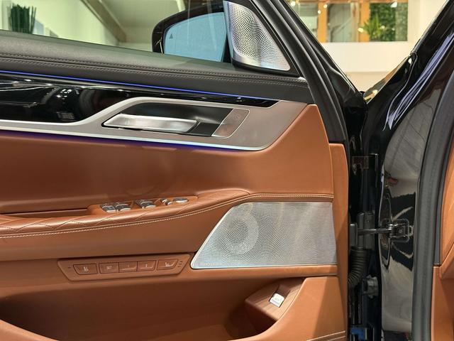 BMW 7 Series 2021 car image #10