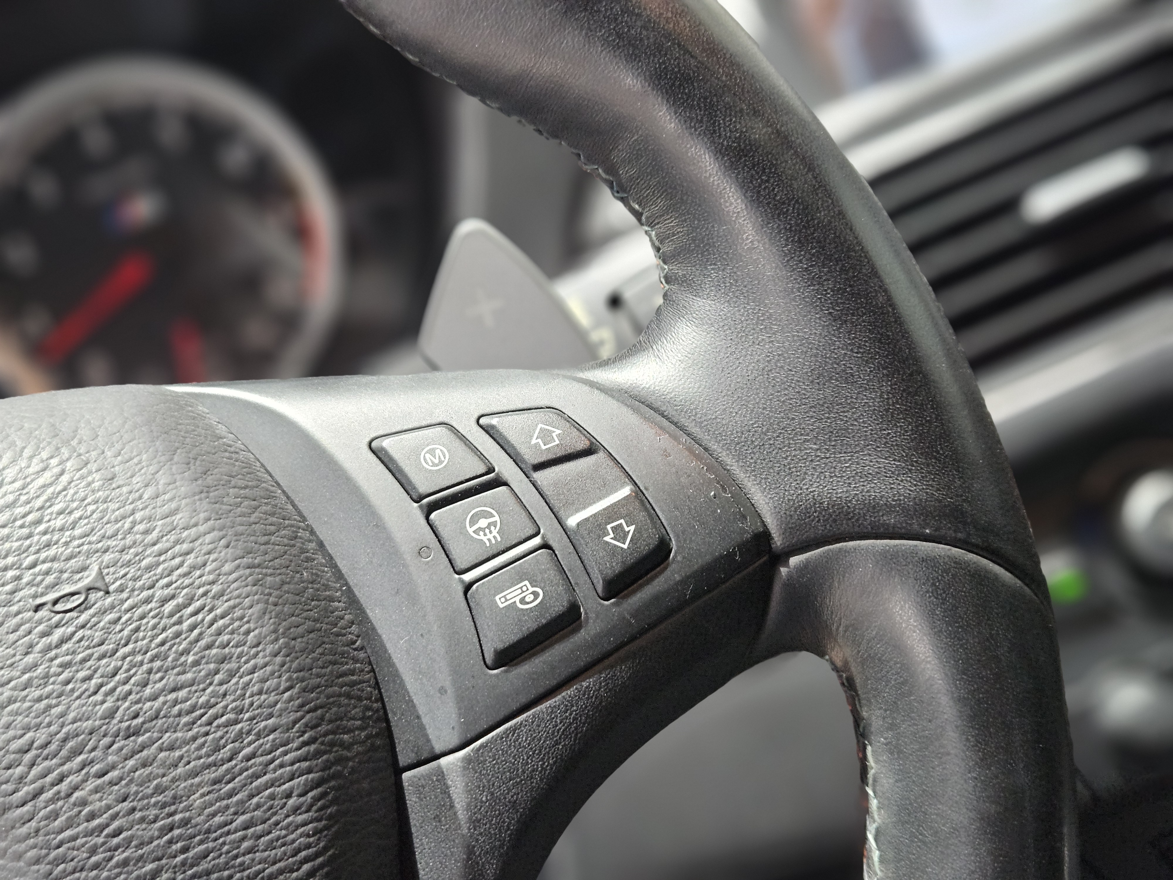 BMW X6 M 2010 immagine di auto #10