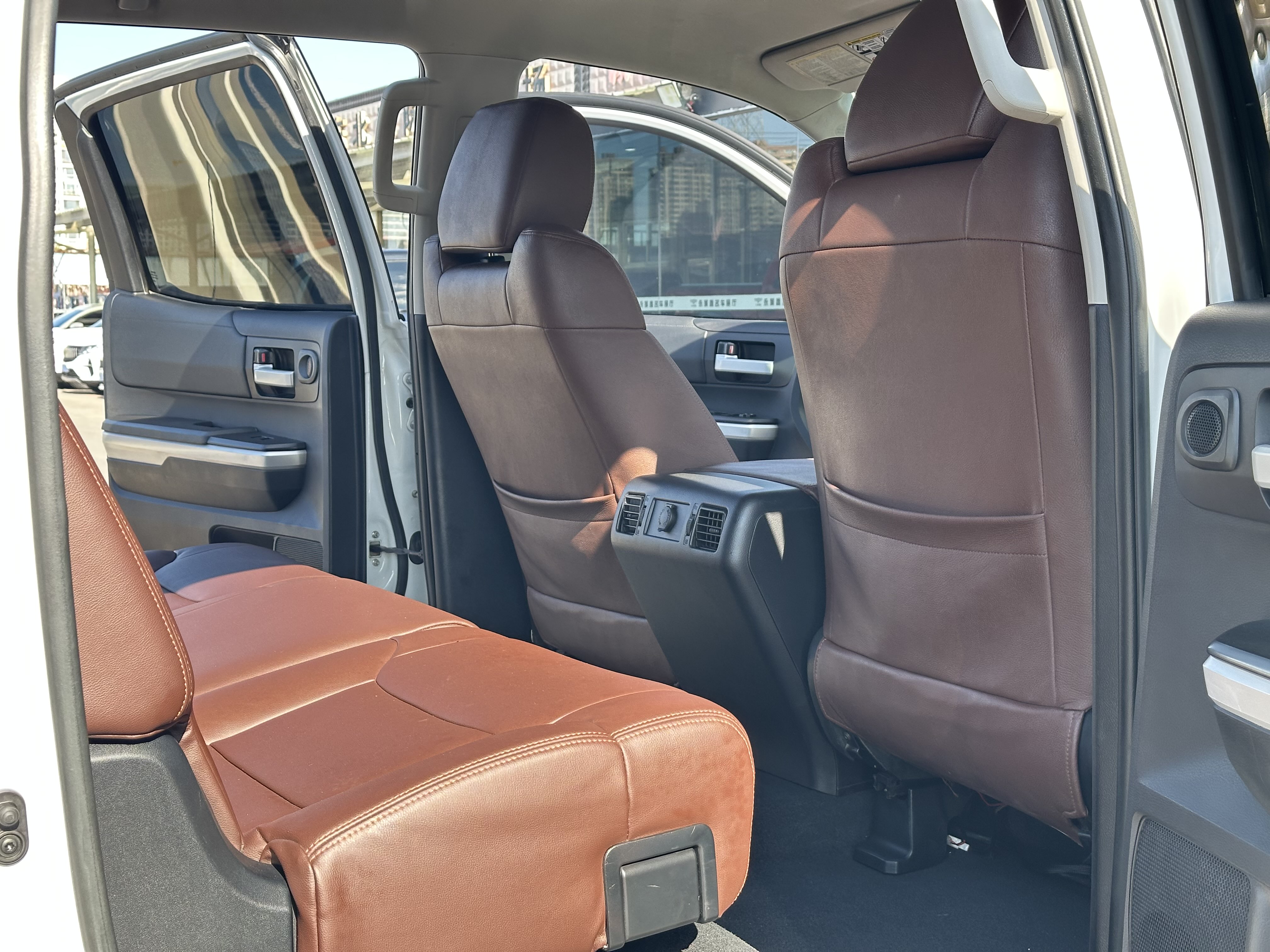 Toyota Tundra 2015 immagine di auto #10