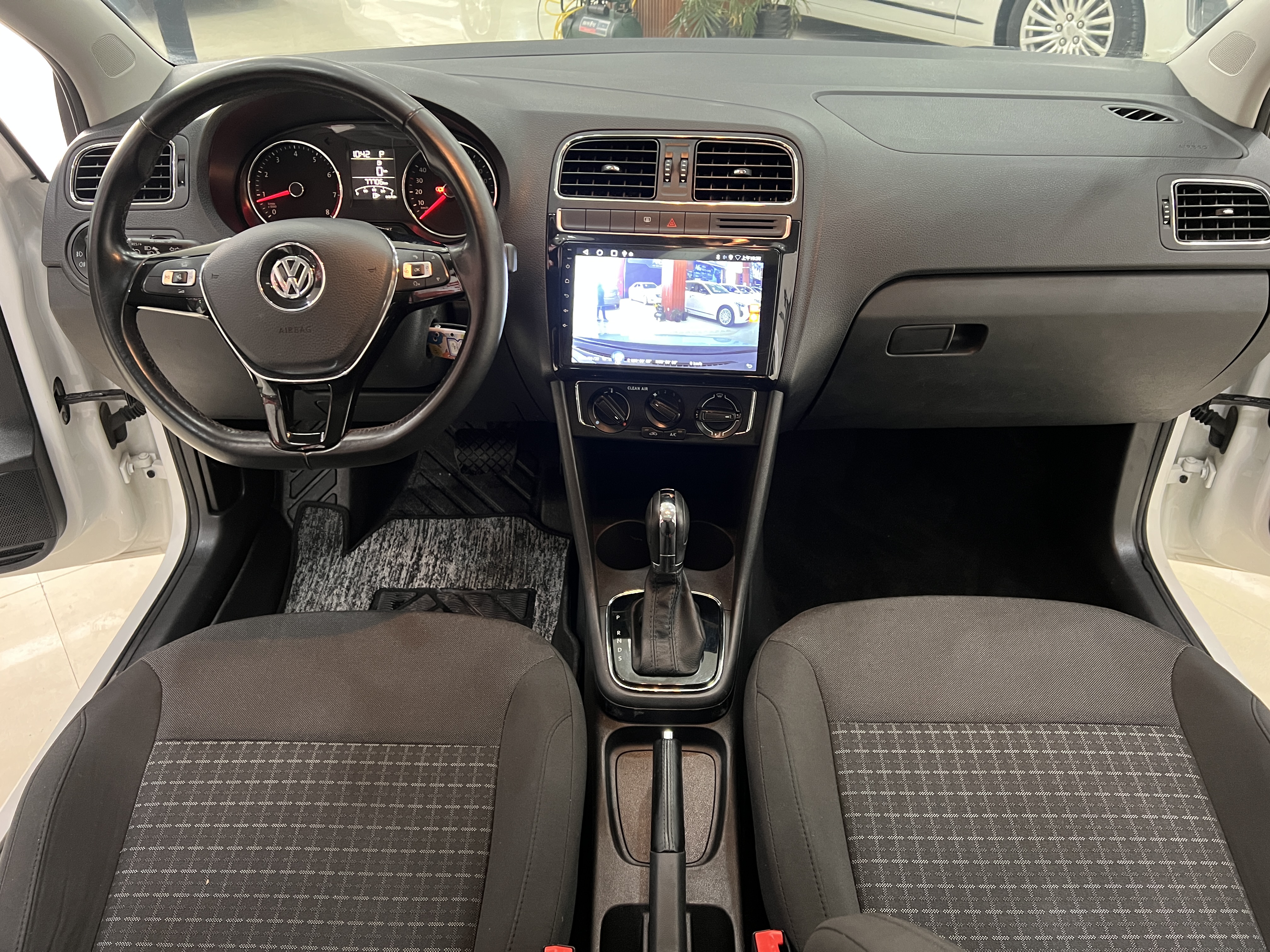 Polo 2017 car image #10