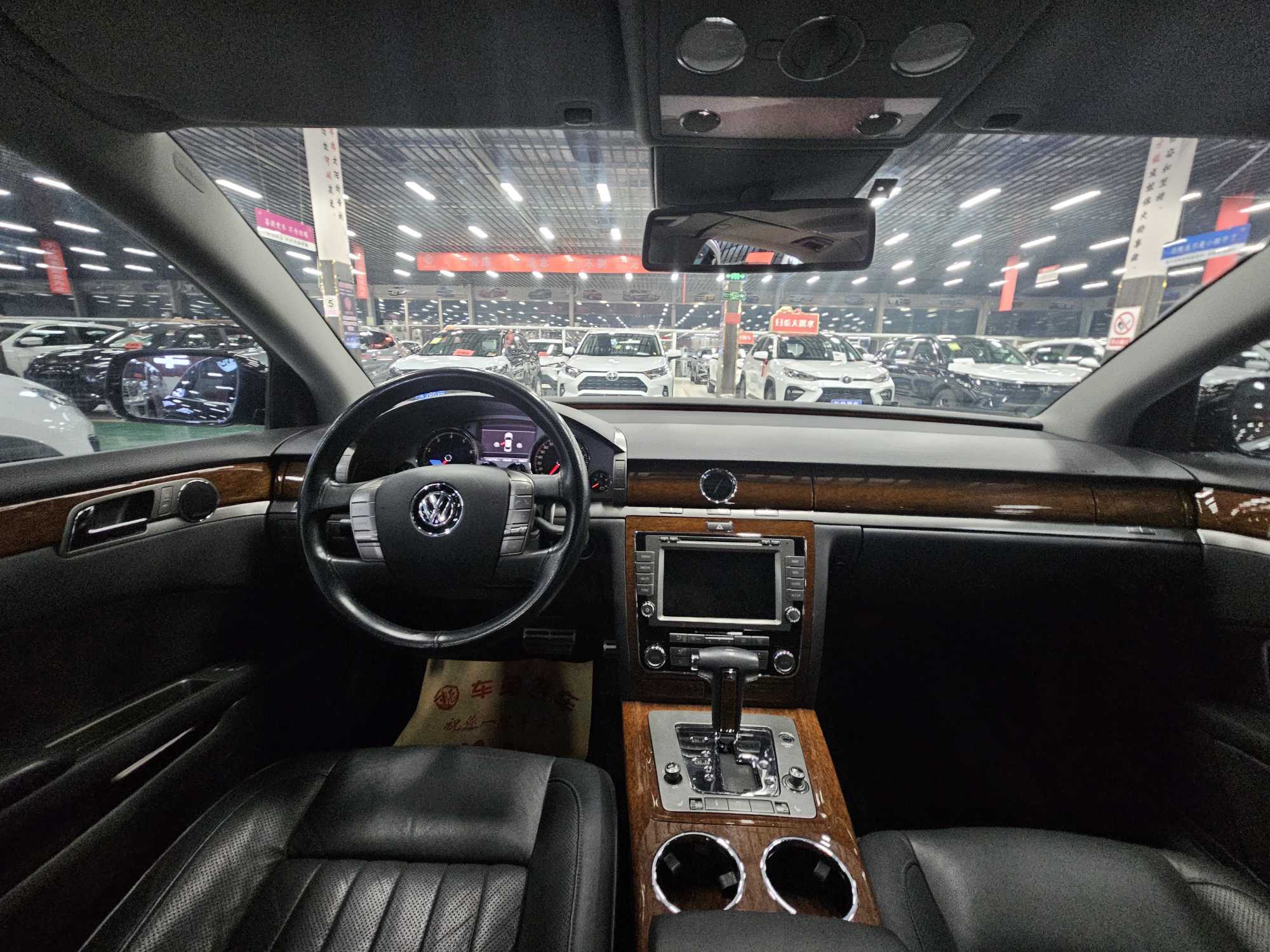 Volkswagen Pheaton 2012 immagine di auto #10