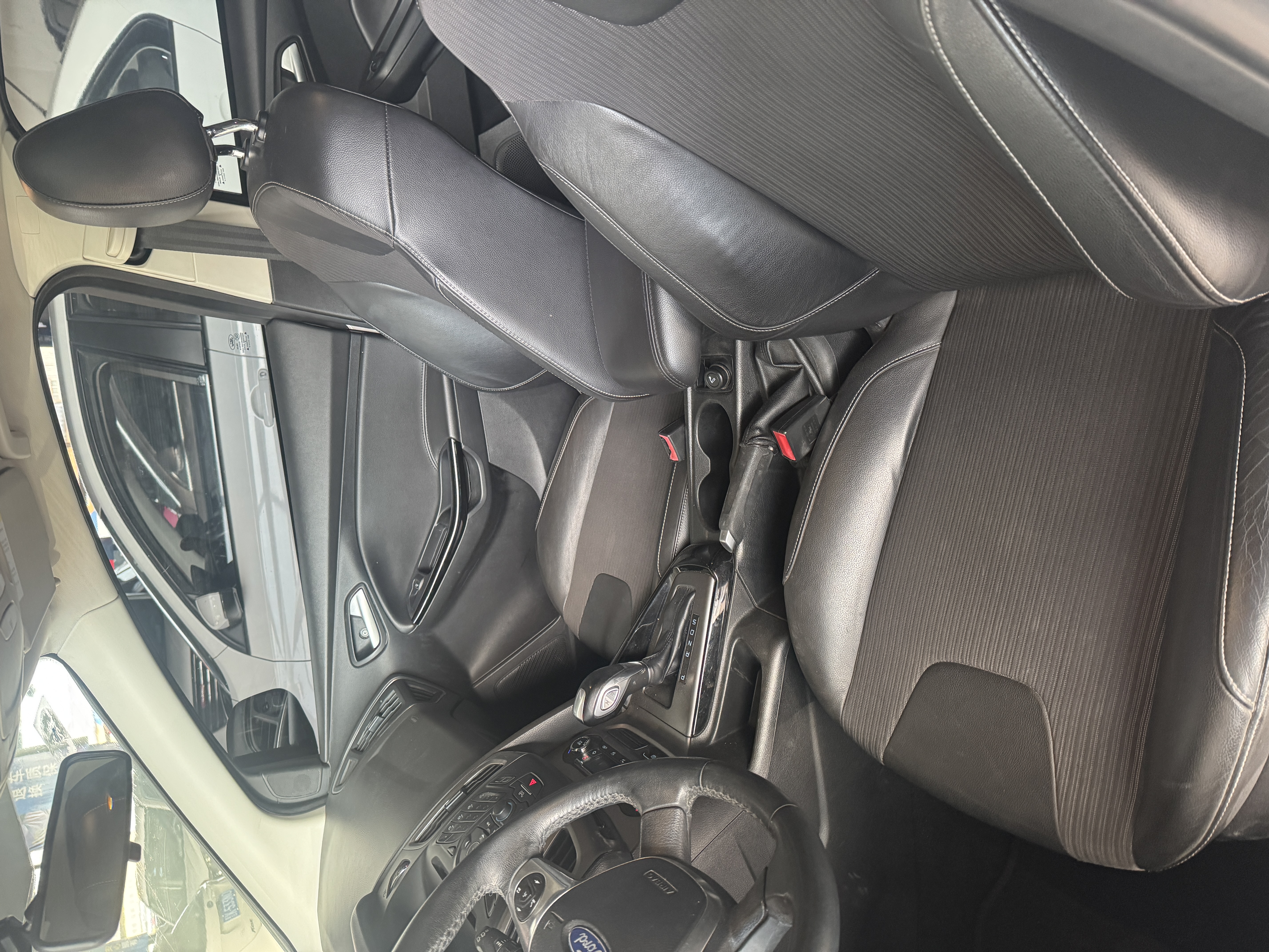 Ford Focus 2015 car image #10