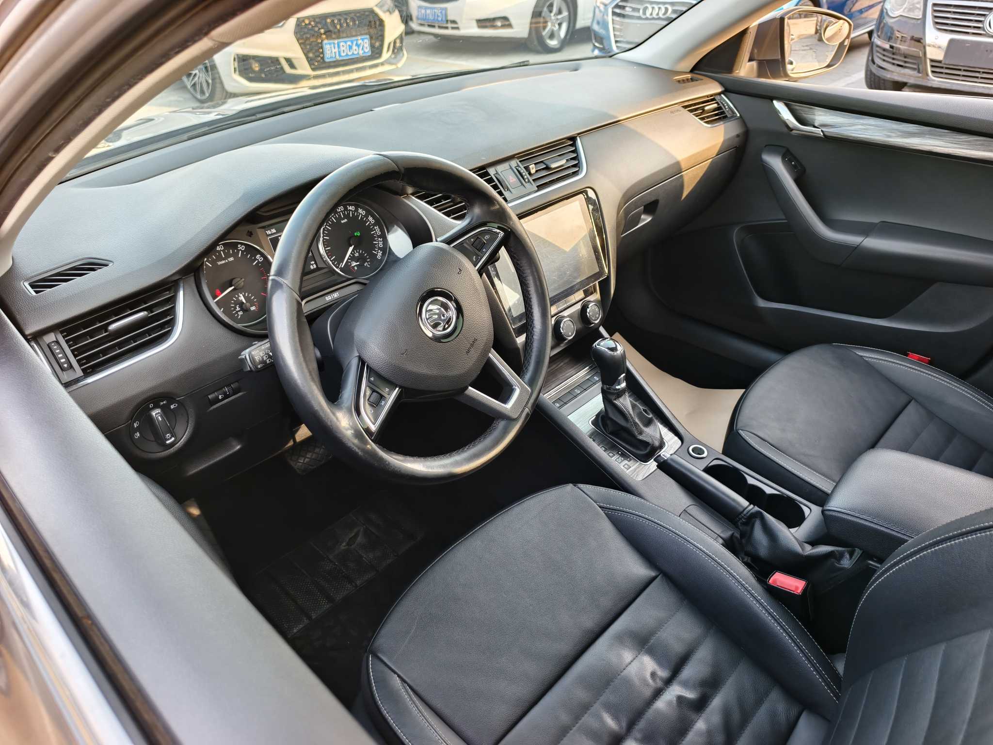 Skoda Octavia 2017 car image #10