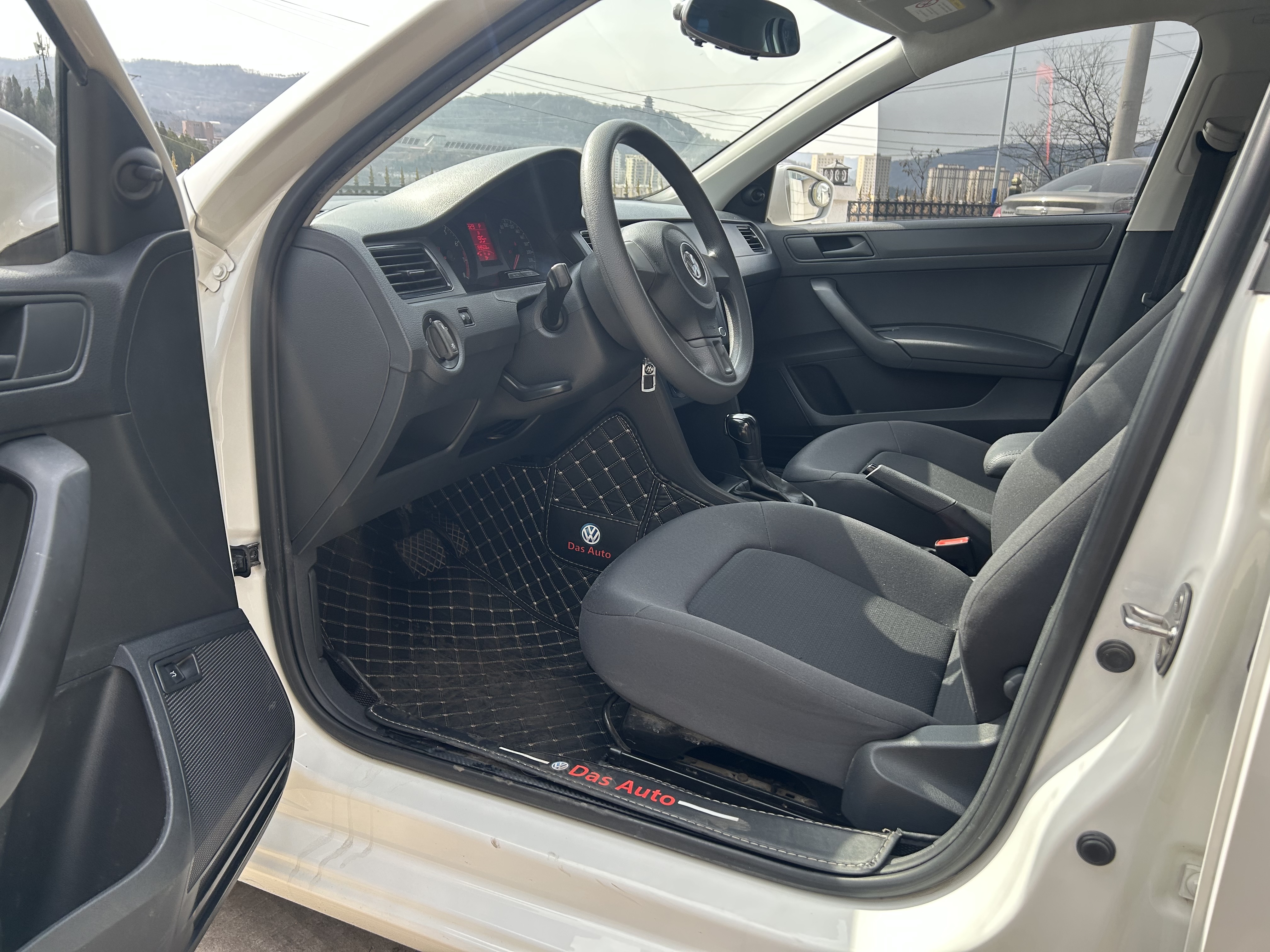 Santana 2015 car image #10