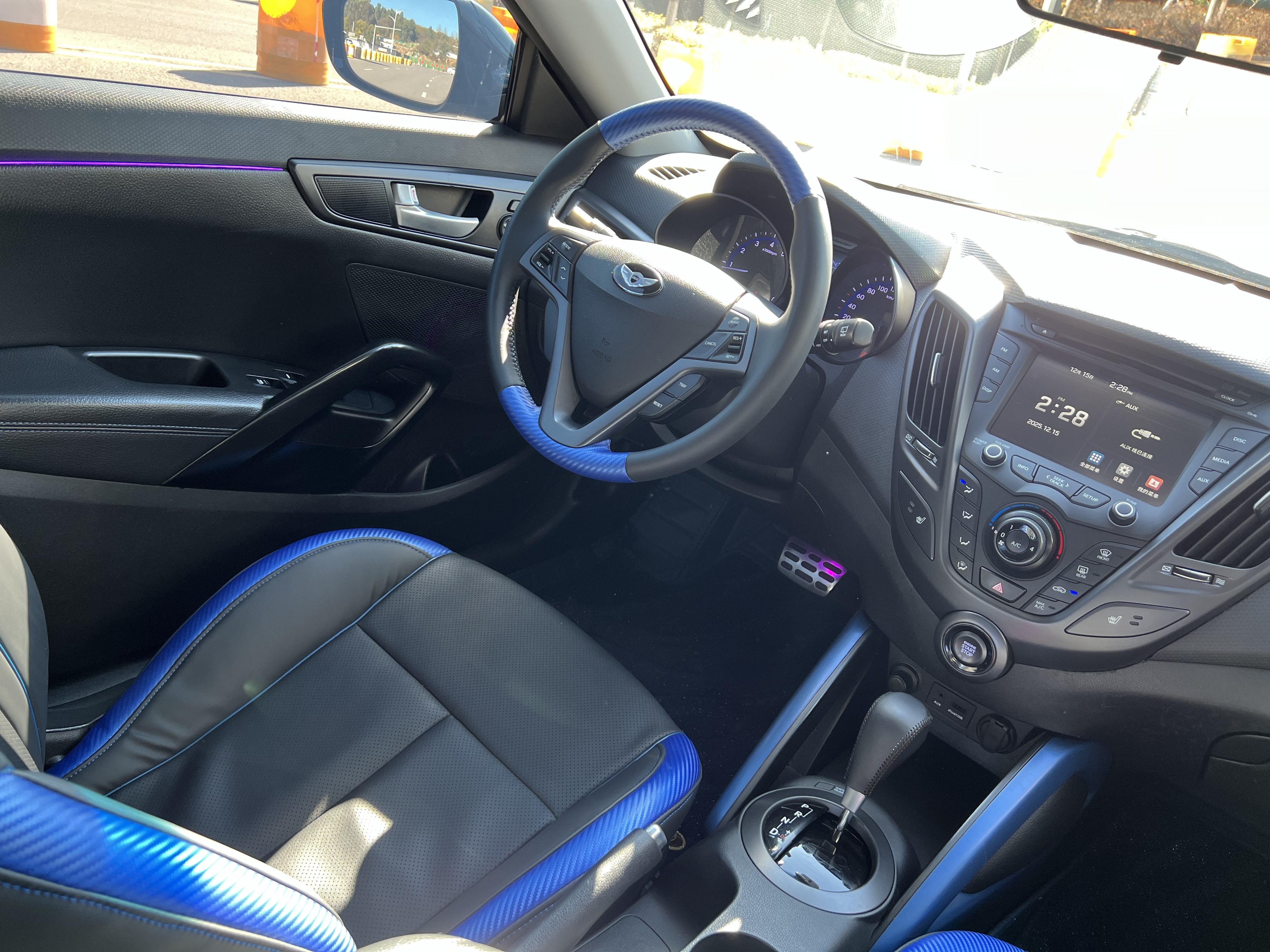 Hyundai Veloster 2013 #10 Hyundai Veloster 2013 car image #10