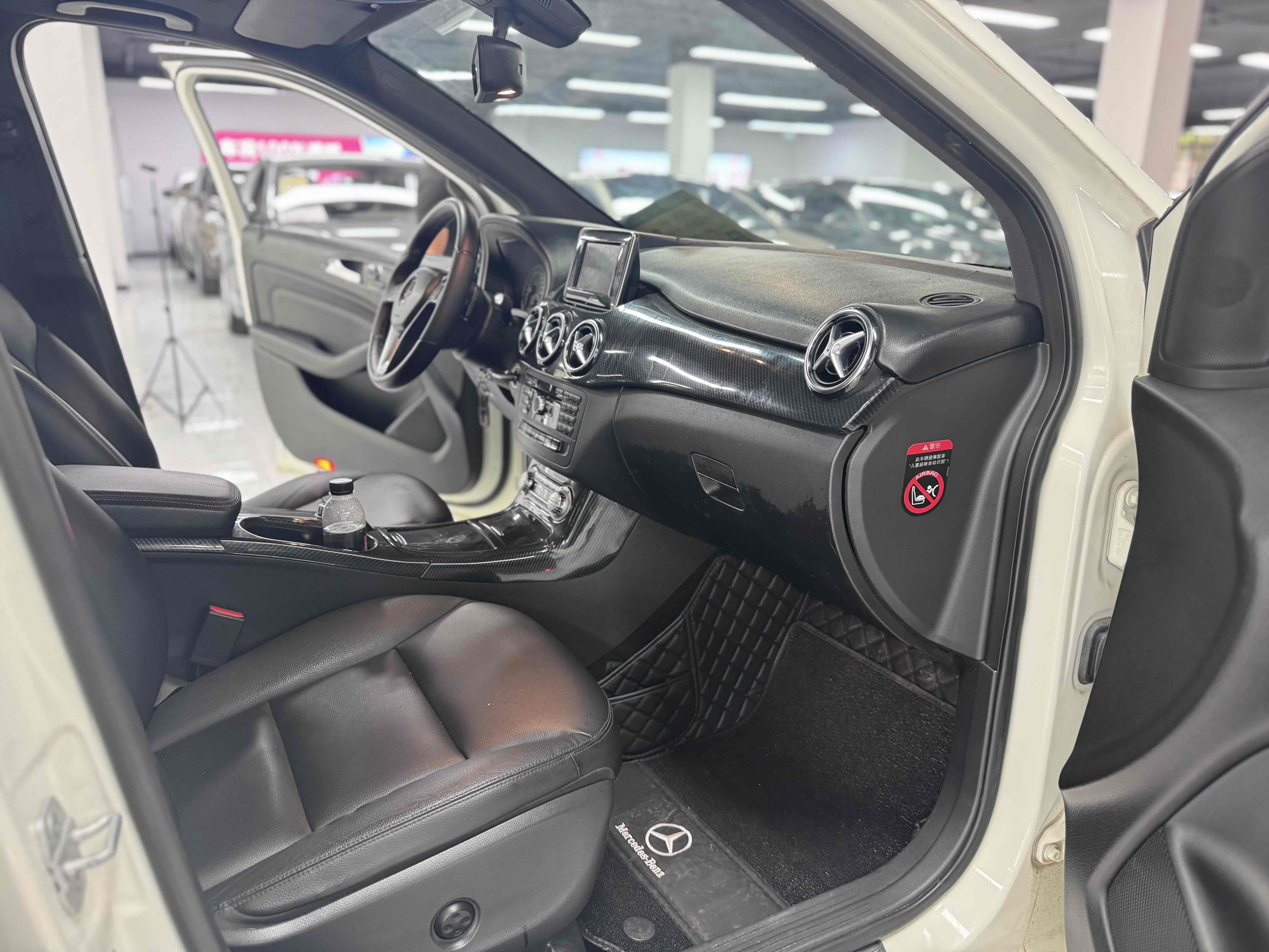 Mercedes-Benz B Class 2014 car image #10