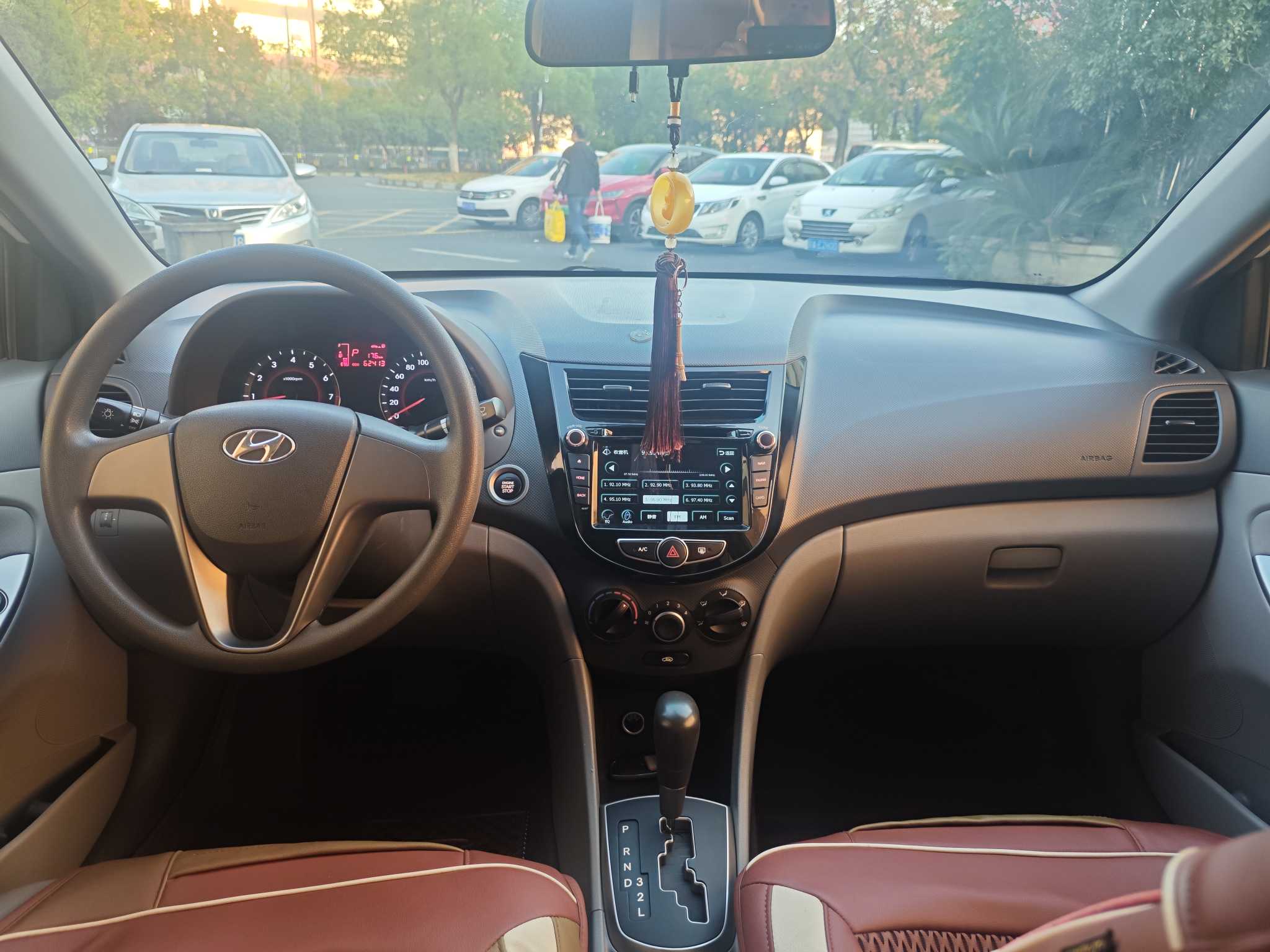 Hyundai Reina 2016 imagem de carro #10