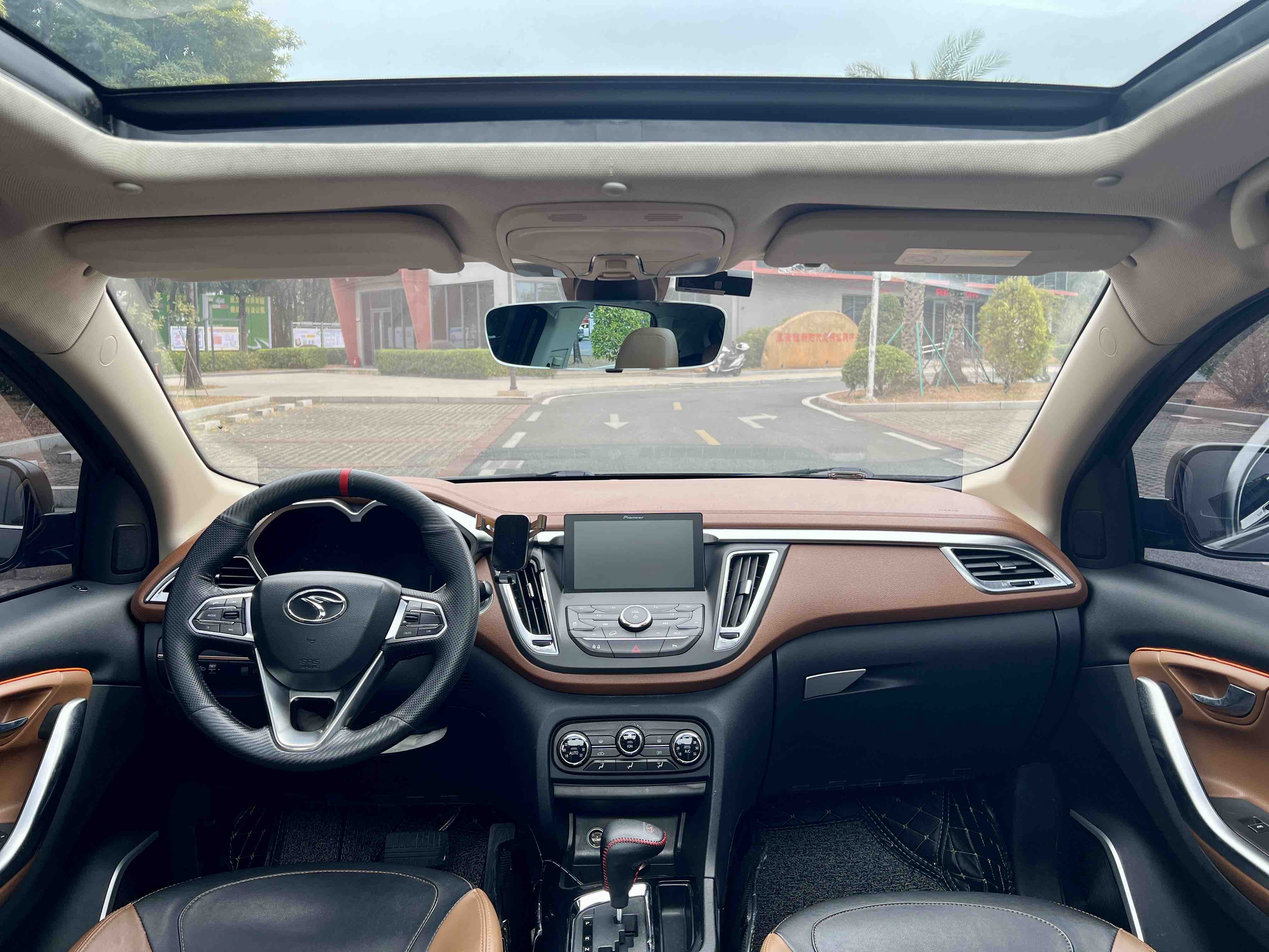 Soueast DX7 2017 car image #10