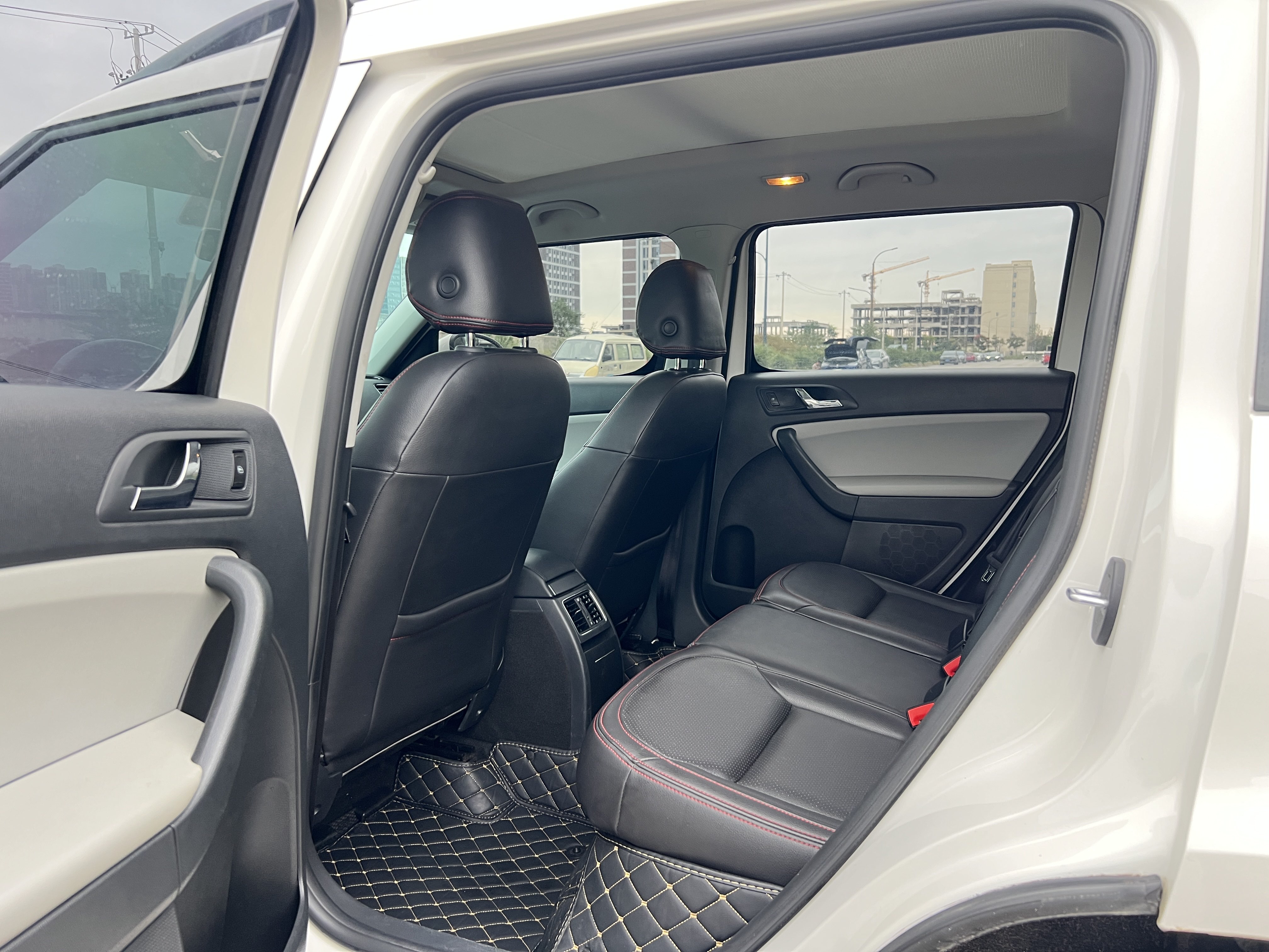 Skoda Yeti 2018 car image #10