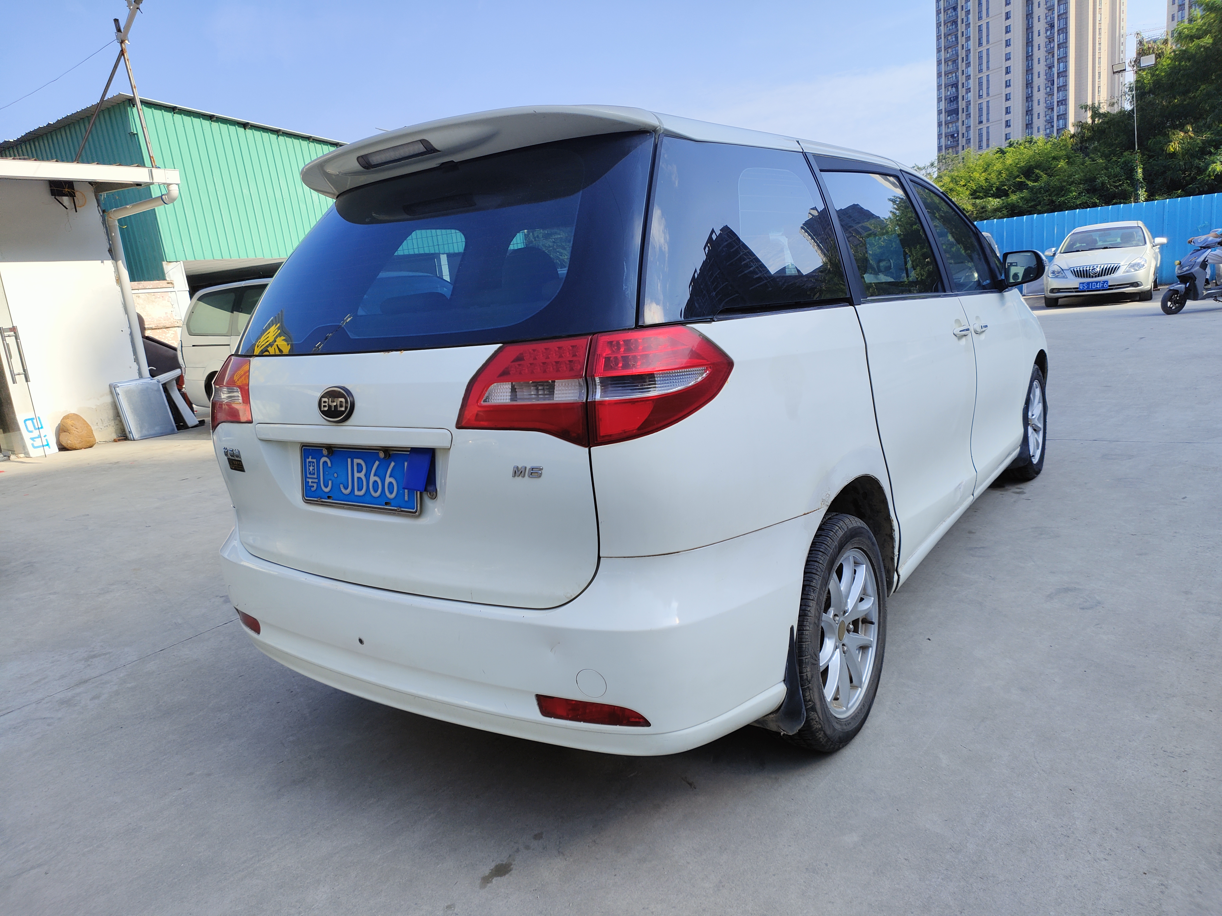 BYD M6 2013 изображение автомобиля #10